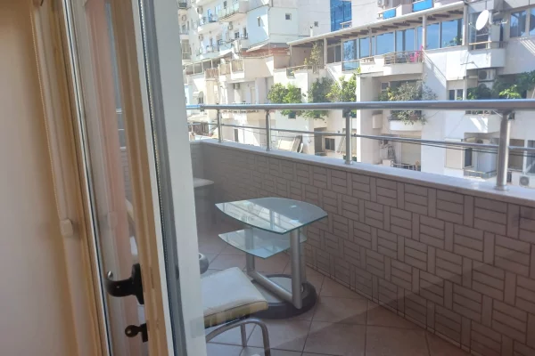Jepet me qera apartament 1+1 bosh per zyra ne Myslym Shyri