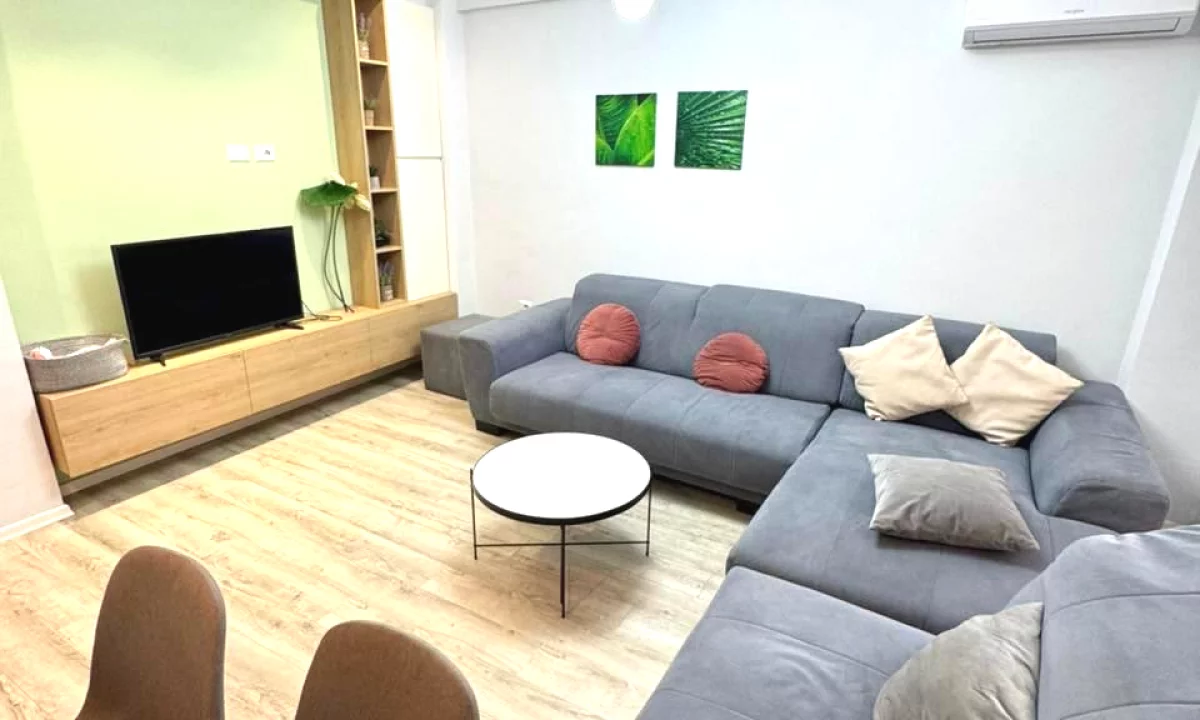 Shtepi ne shitje Apartament ne Tirane, 3+1, Mobilimi E mobiluar, Pagesa 269,000  Euro.