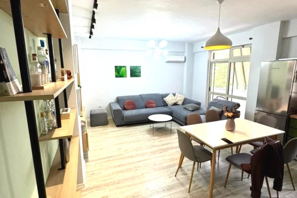 Shtepi ne shitje Apartament ne Tirane, 3+1, Mobilimi E mobiluar, Pagesa 269,000  Euro.