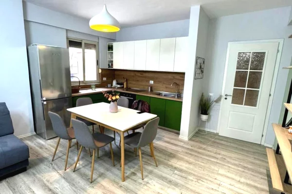 Shtepi ne shitje Apartament ne Tirane, 3+1, Mobilimi E mobiluar, Pagesa 269,000  Euro.
