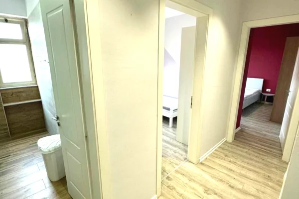 Shtepi ne shitje Apartament ne Tirane, 3+1, Mobilimi E mobiluar, Pagesa 269,000  Euro.