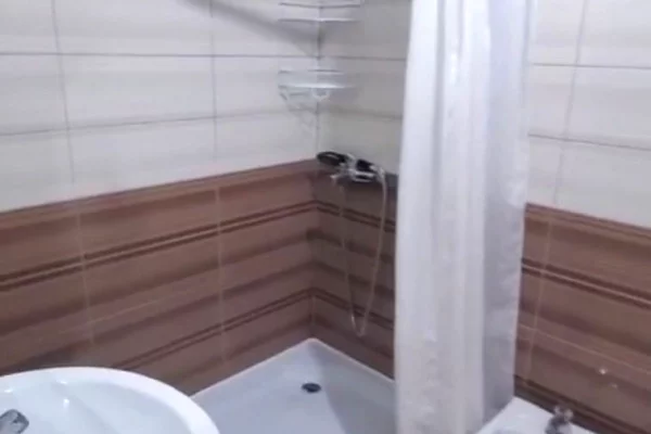 Shtepi me qera Apartament ne Tirane, 2+1, Mobilimi E mobiluar, Pagesa 55,000  Leke.