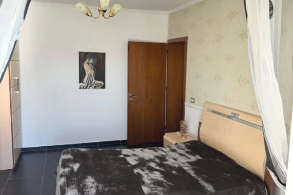 Shtepi me qera Apartament ne Tirane, 2+1, Mobilimi E mobiluar, Pagesa 600  Euro.