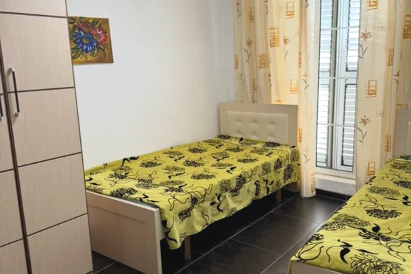 Shtepi me qera Apartament ne Tirane, 2+1, Mobilimi E mobiluar, Pagesa 600  Euro.
