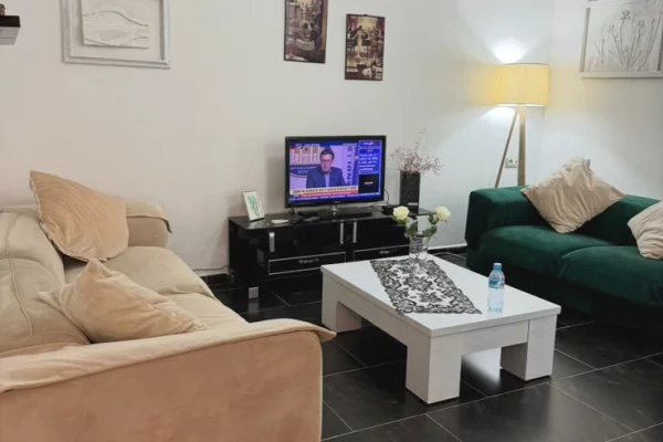 Shtepi me qera Apartament ne Tirane, 2+1, Mobilimi E mobiluar, Pagesa 600  Euro.