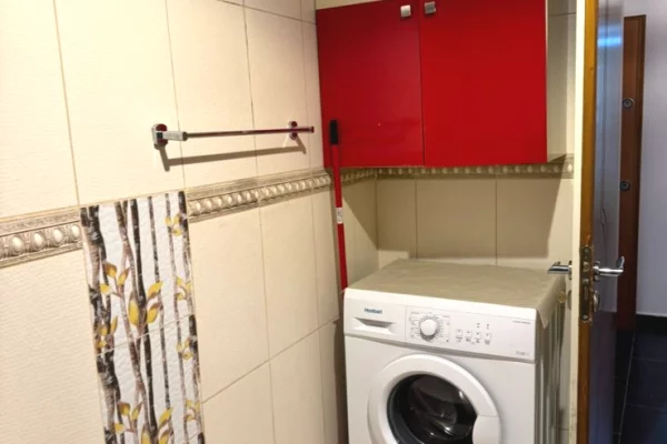 Shtepi me qera Apartament ne Tirane, 2+1, Mobilimi E mobiluar, Pagesa 600  Euro.