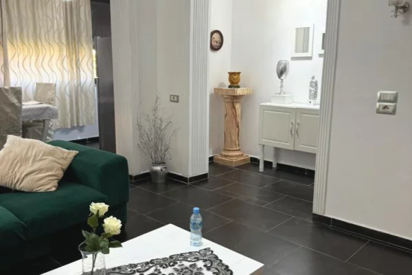 Shtepi me qera Apartament ne Tirane, 2+1, Mobilimi E mobiluar, Pagesa 600  Euro.