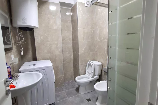 Shtepi me qera Apartament ne Tirane, 3+1, Mobilimi E mobiluar, Pagesa 65,000  Leke.