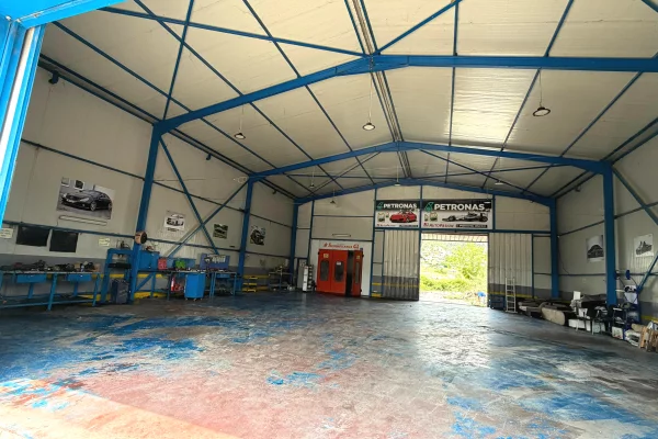 Ambient biznesi me qera 4+1 ne Tirane - 3,000,000 Leke