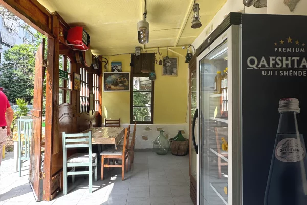 Shitet ambjent biznesi ne Vasil Shanto prane Kesh-it te vjeter   