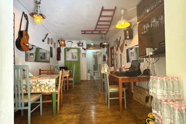 Shitet ambjent biznesi ne Vasil Shanto prane Kesh-it te vjeter   