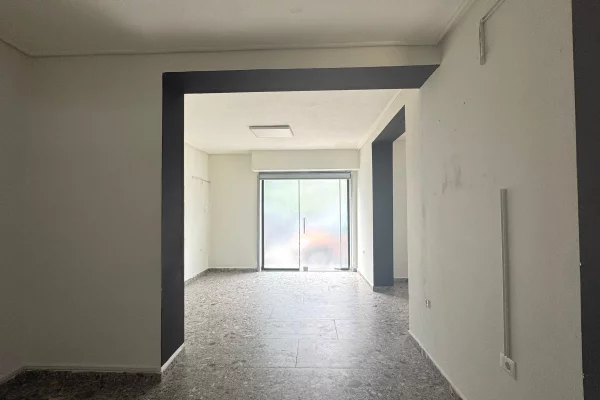 Jepet me qera ambjent biznesi prane Rruges se Kavajes.