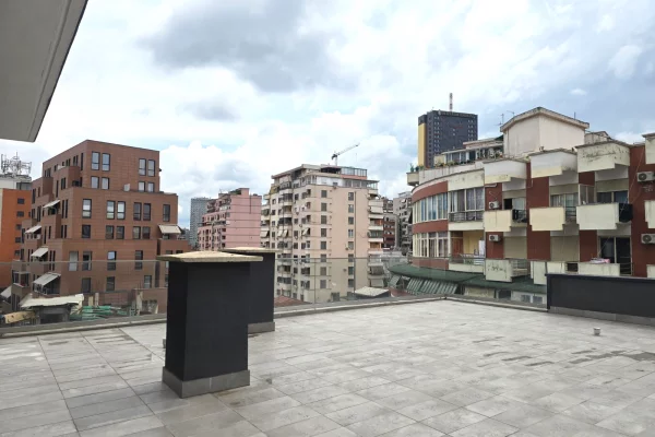 Shtepi ne shitje Duplex(shtepi me 2 kate) ne Tirane, 3+1, Mobilimi E mobiluar, Pagesa 650,000  Euro.