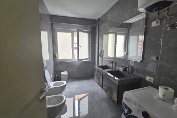 Shtepi ne shitje Duplex(shtepi me 2 kate) ne Tirane, 3+1, Mobilimi E mobiluar, Pagesa 650,000  Euro.