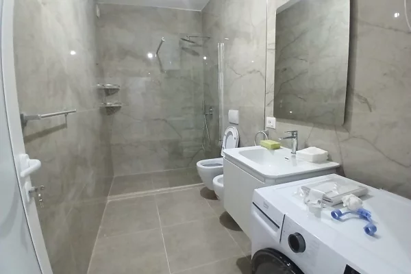 Shtepi ne shitje Apartament ne Tirane, 2+1, Mobilimi E mobiluar, Pagesa 16,500,000  Leke.