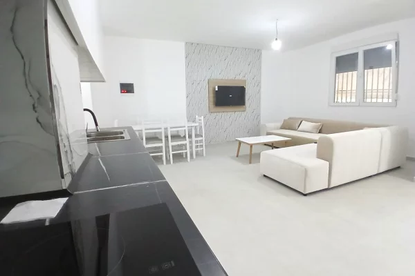 Shitet Apartament  2+1 ne Laprake te KMY