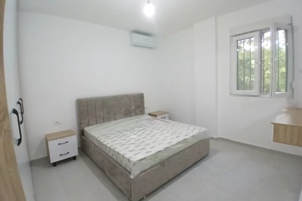 Shtepi ne shitje Apartament ne Tirane, 2+1, Mobilimi E mobiluar, Pagesa 16,500,000  Leke.