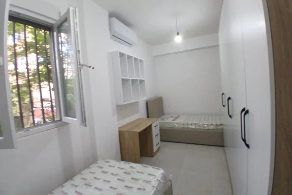 Shtepi ne shitje Apartament ne Tirane, 2+1, Mobilimi E mobiluar, Pagesa 16,500,000  Leke.