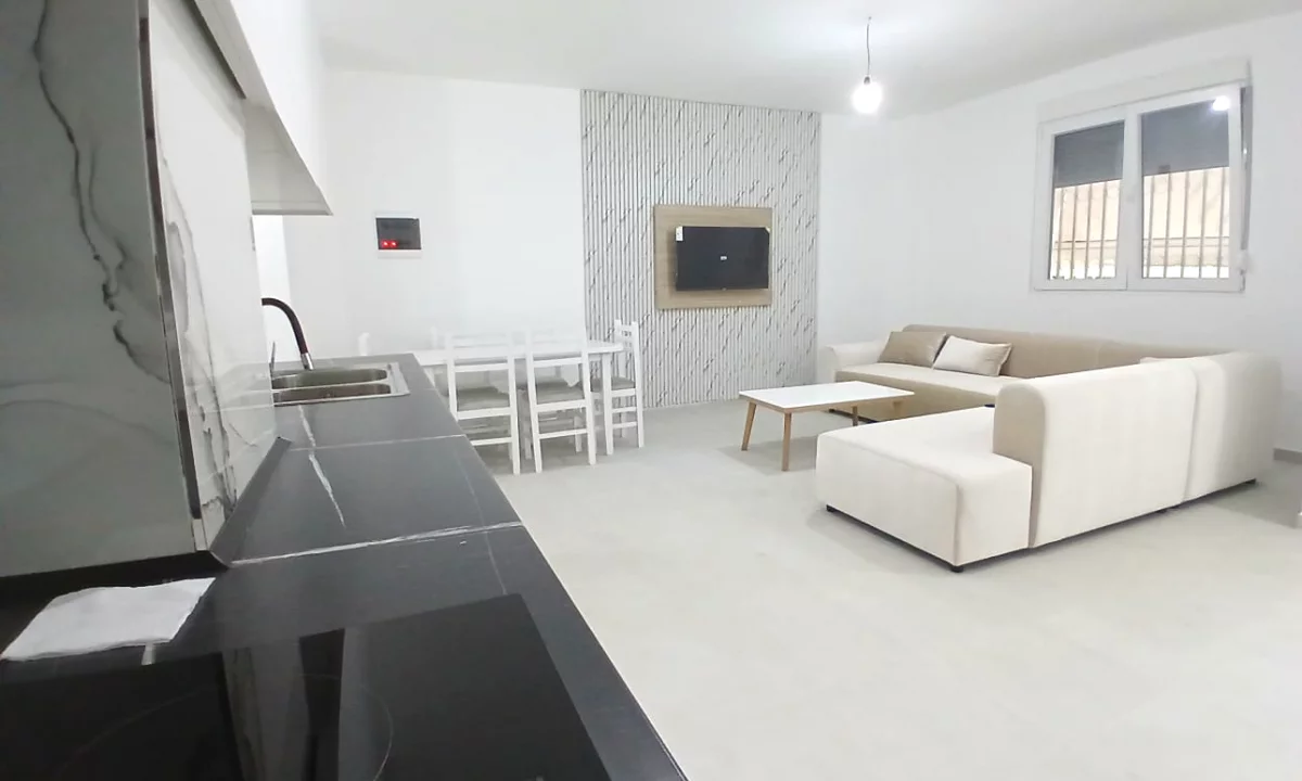 Shtepi ne shitje Apartament ne Tirane, 2+1, Mobilimi E mobiluar, Pagesa 16,500,000  Leke.