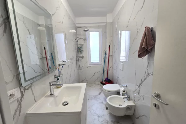 Shtepi ne shitje Apartament ne Tirane, 1+1, Mobilimi E mobiluar, Pagesa 167,000  Euro.