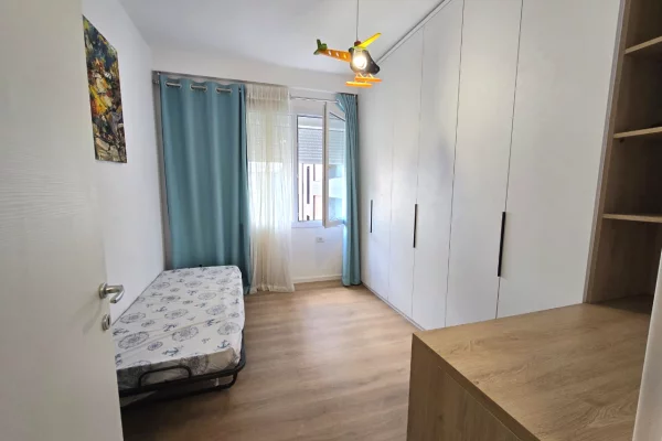 Shtepi ne shitje Apartament ne Tirane, 1+1, Mobilimi E mobiluar, Pagesa 167,000  Euro.