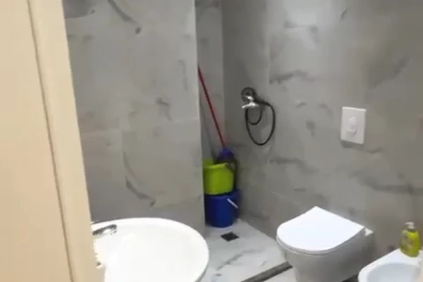 Shtepi ne shitje Apartament ne Tirane, 2+1, Mobilimi E mobiluar, Pagesa 258,000  Euro.