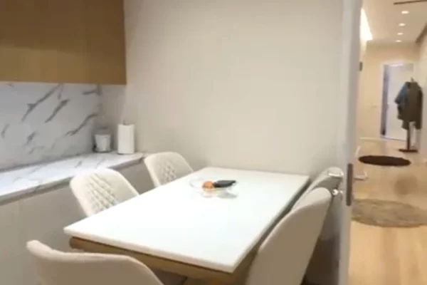 Shtepi ne shitje Apartament ne Tirane, 2+1, Mobilimi E mobiluar, Pagesa 258,000  Euro.