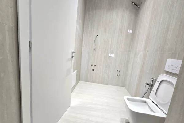 Shtepi ne shitje Apartament ne Tirane, 2+1, Mobilimi Bosh, pa mobiluar, Pagesa 330,000  Euro.