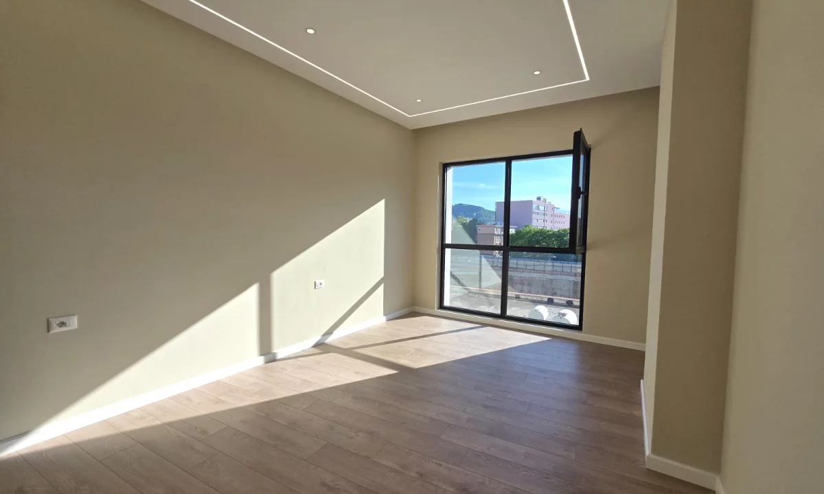 Shtepi ne shitje Apartament ne Tirane, 2+1, Mobilimi Bosh, pa mobiluar, Pagesa 330,000  Euro.