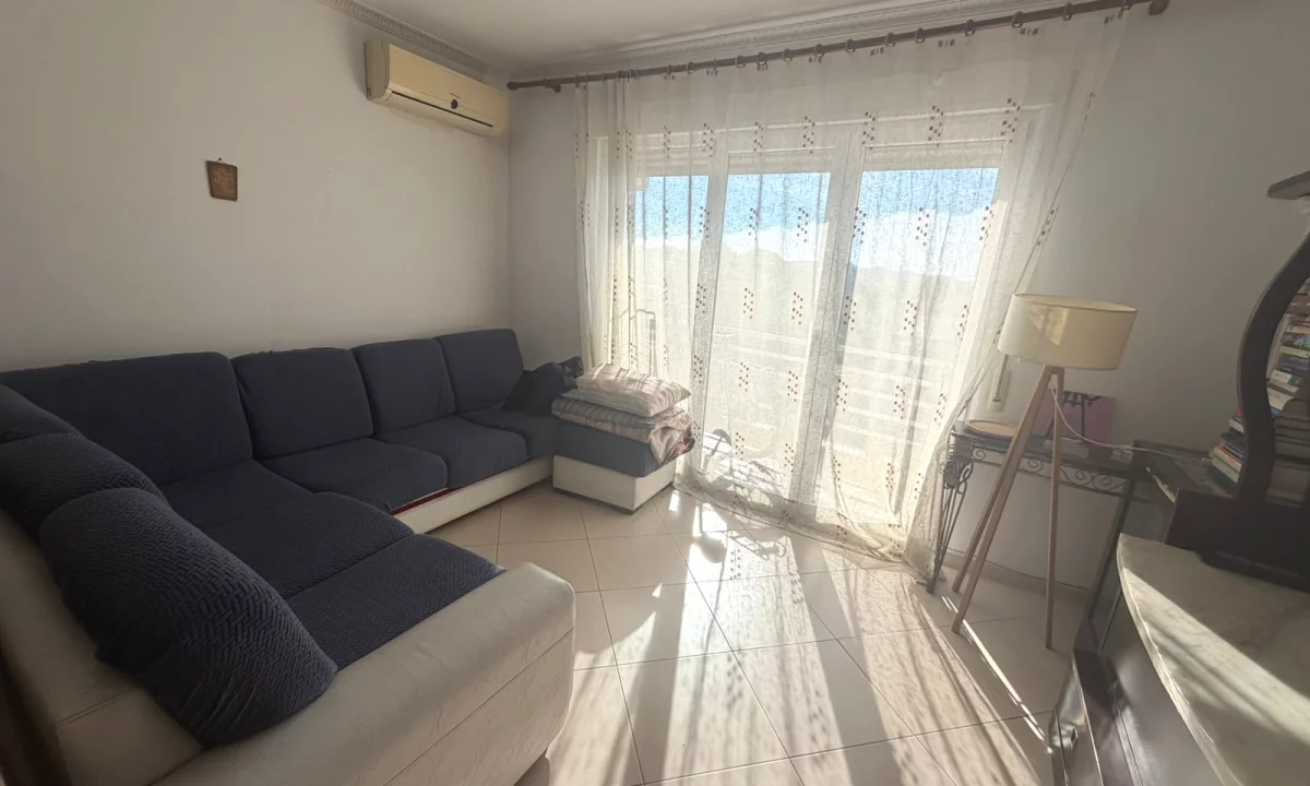 Shtepi me qera Apartament ne Tirane, 1+1, Mobilimi E mobiluar, Pagesa 400  Euro.