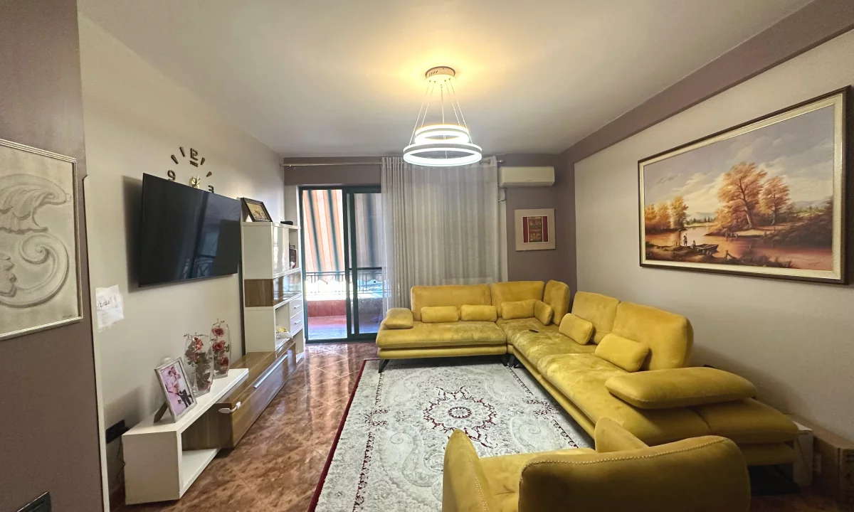 Shtepi me qera Apartament ne Tirane, 2+1, Mobilimi E mobiluar, Pagesa 950  Euro.
