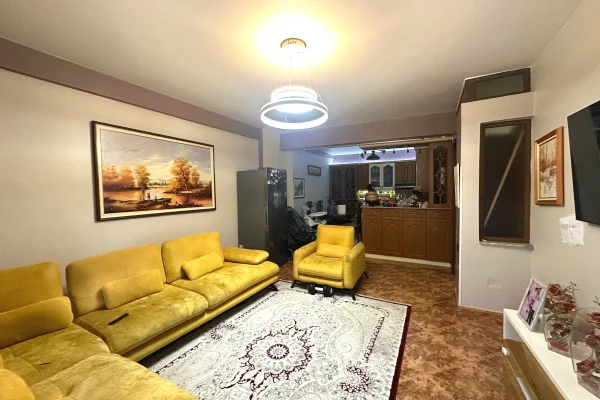 Shtepi me qera Apartament ne Tirane, 2+1, Mobilimi E mobiluar, Pagesa 950  Euro.