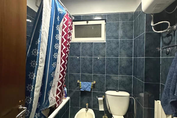Shtepi me qera Apartament ne Tirane, 2+1, Mobilimi E mobiluar, Pagesa 950  Euro.