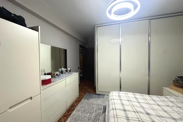 Shtepi me qera Apartament ne Tirane, 2+1, Mobilimi E mobiluar, Pagesa 950  Euro.