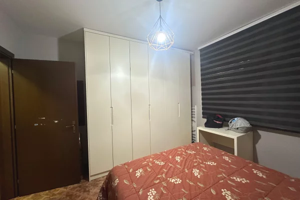 Shtepi me qera Apartament ne Tirane, 2+1, Mobilimi E mobiluar, Pagesa 950  Euro.