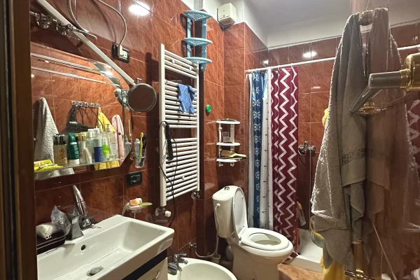 Shtepi me qera Apartament ne Tirane, 2+1, Mobilimi E mobiluar, Pagesa 950  Euro.