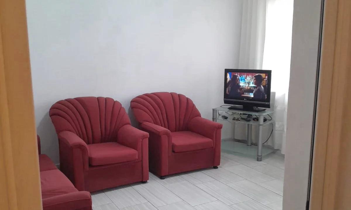 Shtepi me qera Apartament ne Tirane, 1+1, Mobilimi E mobiluar, Pagesa 40,000  Leke.