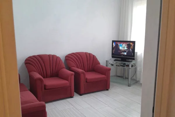Shtepi me qera 1+1 ne Tirane - 40,000 Leke