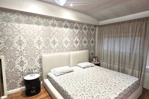 Shtepi ne shitje Vila Luksoze ne Tirane, 3+1, Mobilimi E mobiluar, Pagesa 499,000  Euro.