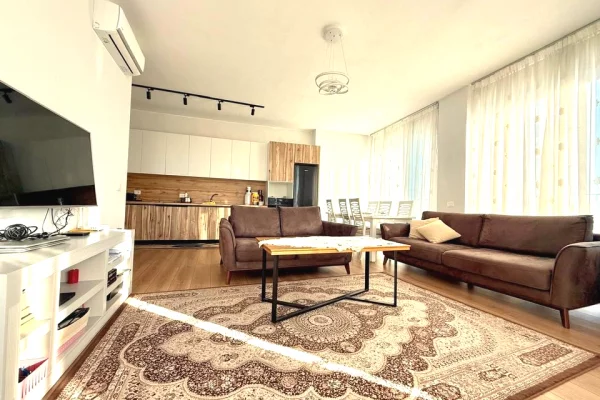 Gjimnazi Partizani A Shesim apartament: 2+1+2