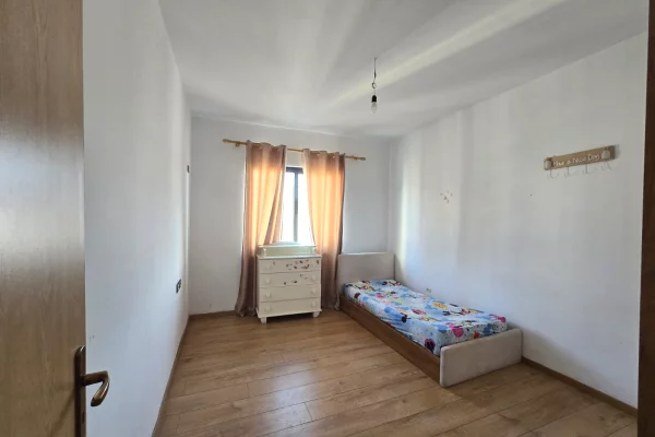 Shtepi ne shitje Apartament ne Tirane, 2+1, Mobilimi E mobiluar, Pagesa 220,000  Euro.