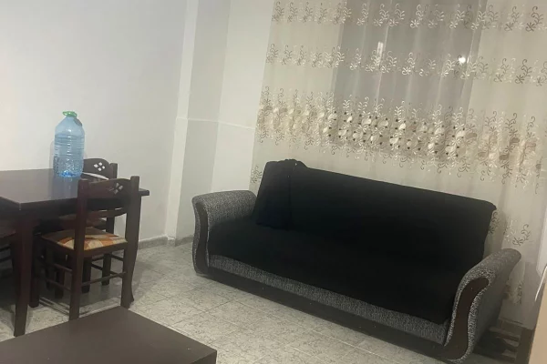 Jepet me qira apartament 1+1 tek Komuna e Parisit