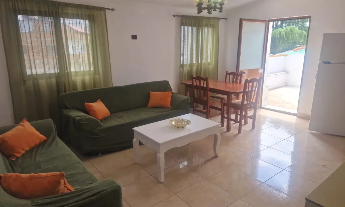 Shtepi me qera Apartament ne Tirane, 2+1, Mobilimi E mobiluar, Pagesa 50,000  Leke.