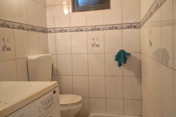 Shtepi me qera Apartament ne Tirane, 2+1, Mobilimi E mobiluar, Pagesa 50,000  Leke.