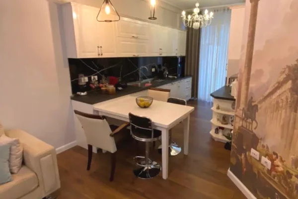 Shtepi ne shitje Apartament ne Tirane, 2+1, Mobilimi E mobiluar, Pagesa 195,000  Euro.