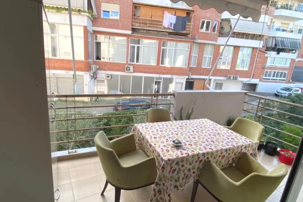 Shtepi ne shitje Apartament ne Tirane, 2+1, Mobilimi E mobiluar, Pagesa 195,000  Euro.
