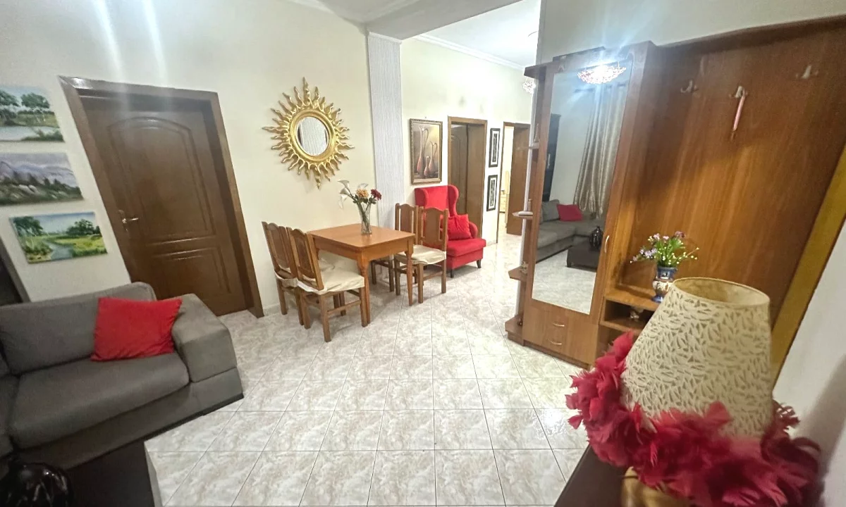 Shtepi me qera Apartament ne Tirane, 3+1, Mobilimi E mobiluar, Pagesa 800  Euro.