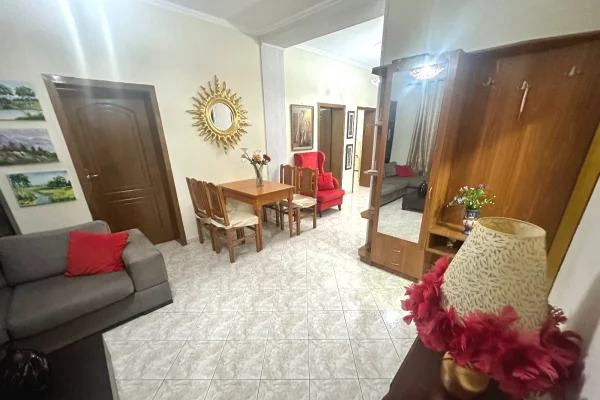 OFROJME PER QIRA APARTAMENT NE SHTEPI PRIVATE 3+1+2 TUALETE TE MYSLYM SHYRI