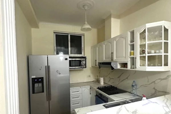 Shtepi me qera Apartament ne Tirane, 3+1, Mobilimi E mobiluar, Pagesa 800  Euro.