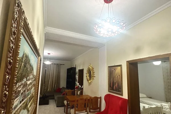 Shtepi me qera Apartament ne Tirane, 3+1, Mobilimi E mobiluar, Pagesa 800  Euro.